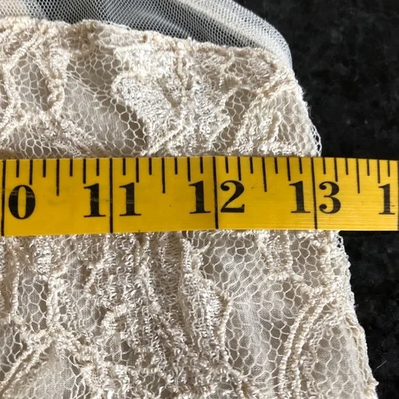 Kimchi Blue cream lace overlay with mesh neck Top size XS - Picture 7 of 8